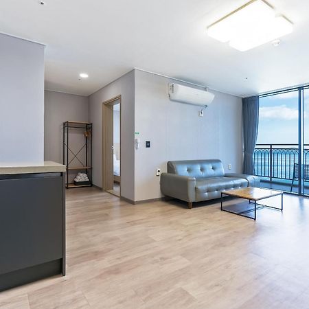 Gold Beach Resort Йосу Экстерьер фото
