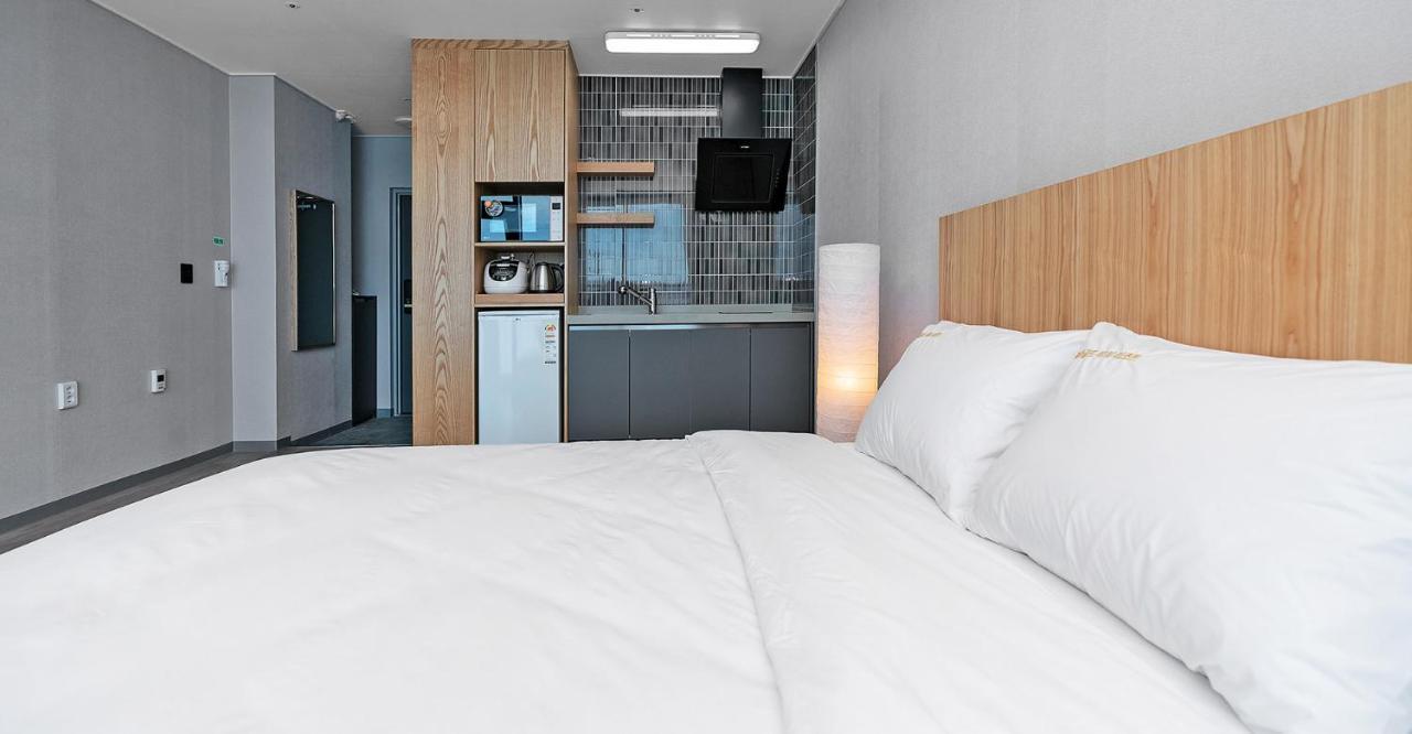 Gold Beach Resort Йосу Экстерьер фото